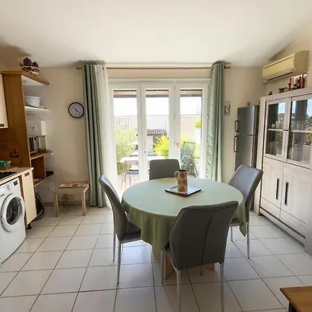 Appartement Aig186 T2 Mezzanine Avec Terrasse Ensoleillee Parking Wifi Et Clim *