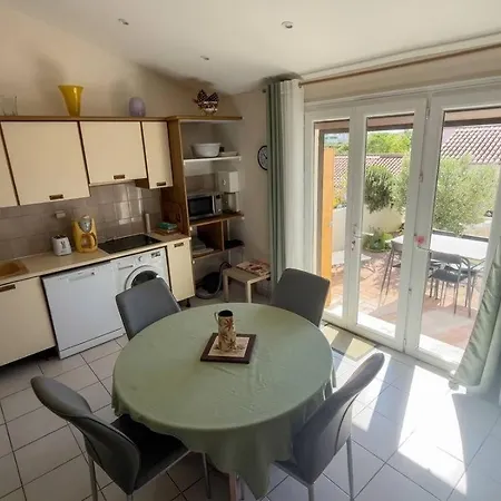 Appartement Aig186 T2 Mezzanine Avec Terrasse Ensoleillee Parking Wifi Et Clim *