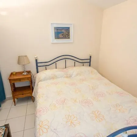 Aig186 T2 Mezzanine Avec Terrasse Ensoleillée Parking Wifi Et Clim *